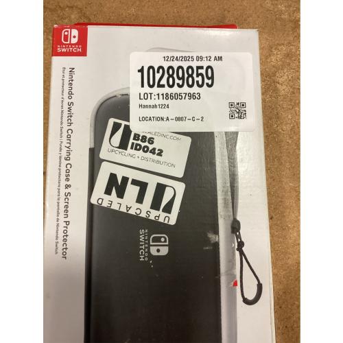 Nintendo - Switch Carrying Case & Screen Protector - Black