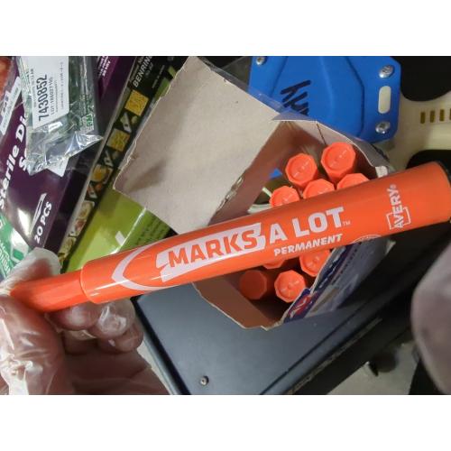 Avery Marks A Lot Permanent Markers, Large Desk-Style Size, Chisel Tip, Water and Wear Resistant, 12 Orange Markers (08883)