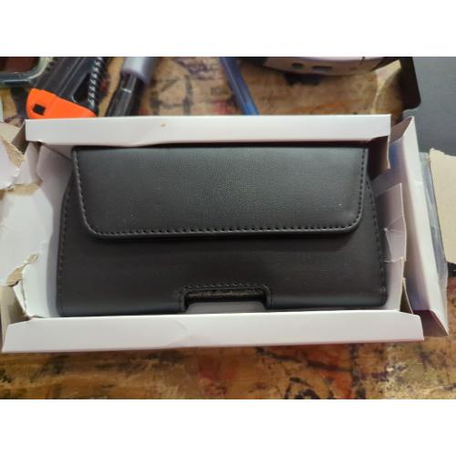 Insignia™ - Universal Holster Case for Screens up to 6 - Black