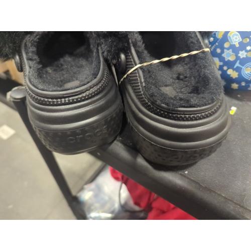 Size M 12 Color Black Crocs Unisex-Adult Stomp Quilted Clog