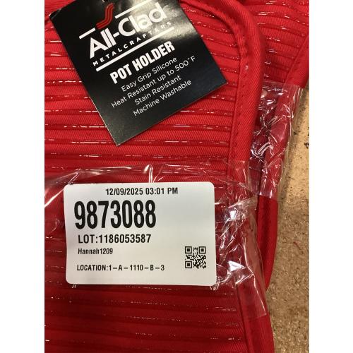 All-Clad Textiles Deluxe Heat and Stain Resistant Pot Holder. Silicone Treated Heavyweight 100-Percent Cotton Twill Hot Pad, Machine Washable, 6-inches by 10-inches, Chili Red pack of 2