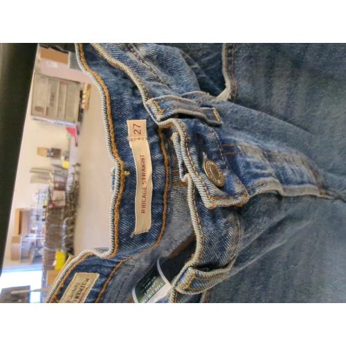 Levi's Women's Ribcage Straight Jeans. Size 27