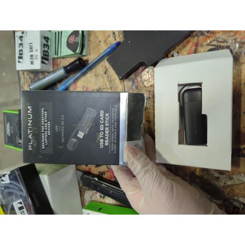 Platinum™ - UHS-I USB 3.2 Gen 1 Memory Card Reader - Black