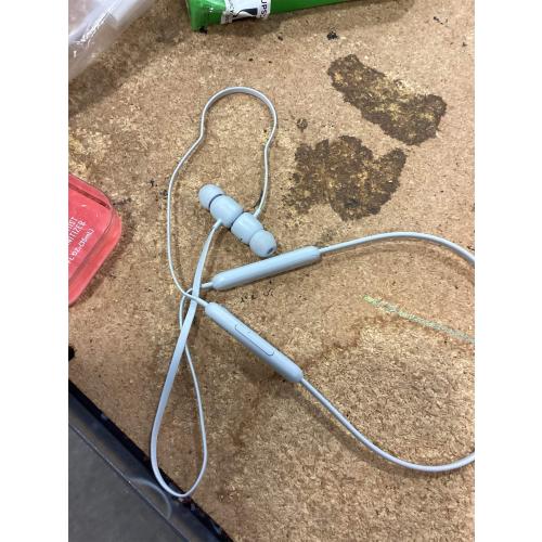 Beats Flex Wireless Earbuds - Apple W1 Headphone Chip, Magnetic Earphones, Class 1 Bluetooth, 12 Hours of Listening Time, Built-in Microphone - Smoke Gray