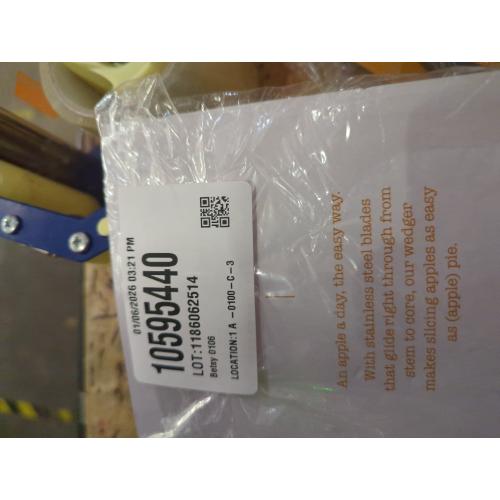 8-Wedge Apple Slicer and Corer – Stainless Steel Sharp Blades with Non-Slip Black Handle, Easy Grip Cutter for Apples, Pears, and Similar Fruits