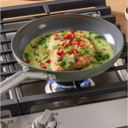 Calphalon 3qt pan with lid NEEDS CLEANING