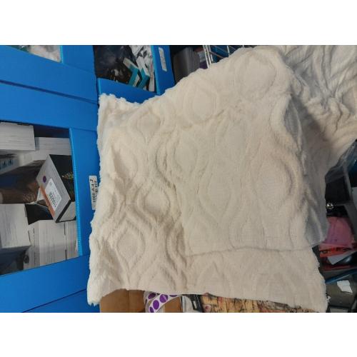 decorUhome Cozy Textured Throw Pillow Covers 18x18 Inch Set of 2, Soft Plush Faux Wool Beige Accent Couch Pillow Covers for Modern Farmhouse Sofa Bed Living Room