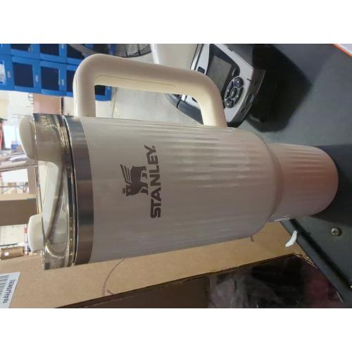 Stanley Quencher H2.0 Tumbler with Handle and Straw 40 oz | Flowstate 3-Position Lid | Cup Holder Compatible for Travel | Insulated Stainless Steel Cup | BPA-Free | Fluted Cream Gloss