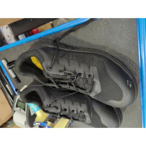 13EE KEEN Utility Men's Arvada Low Height Composite Toe Breathable Industrial Work Sneakers