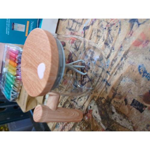 Self Stirring Coffee Mug, 400ml 6000 RPM Electric Mixer Cup, Heat-Protection Glass Coffee Blender with Lid, 48 dB , for Home/Office, Creative Gift (Champagne gold glass  light wood grain handle)