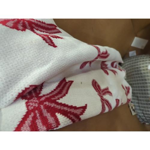 Rachel Zoe Oversized Decorative Throw 50 x 70 Red Bow