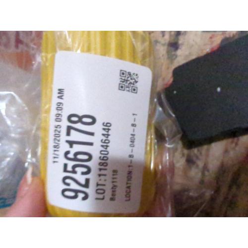 Chic Cylinder-Shaped Soap Dispenser, Vertical Stripe Design with Gold Pump, Ceramic Lotion Dispenser(Yellow)