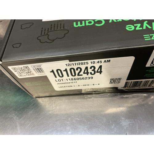 Bundle of WYZE 2.5K Wireless Outdoor/Indoor Battery Security Camera and Removable Battery Pack