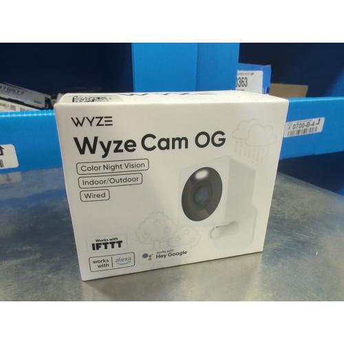 Wyze Cam OG Indoor/Outdoor 1080p Wi-Fi Smart Home Security Camera with Color Night Vision, Built-in Spotlight, Motion Detection, 2-Way Audio, Compatible with Alexa & Google, White, Free Expert Setup