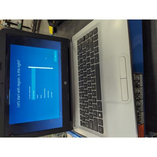 HP Notebook - 14-an012nr With Charger