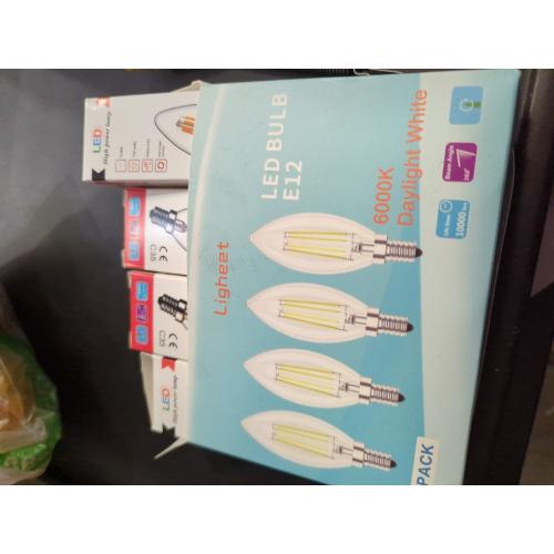 Pack of 4 LED Candle Bulbs 40W Equivalent Dimmable, E12 Candelabra Light Bulbs 4W 470Lm Clear Edison LED Bulb, Daylight White 6000K B11 Classic Bright Filament Bulb, Decorative Lights for Lamps,