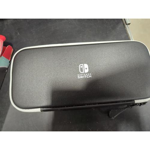 Nintendo Switch Carrying Case & Screen Protector - Switch