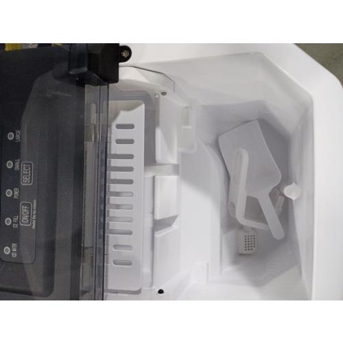 Insignia™ - 16 Lb. Portable Icemaker with Ice Scoop and Scoop Holder - Black