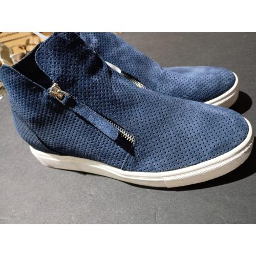 Steve Madden shoes  (Size 10)
