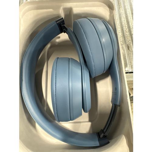 Beats Solo 4 On-Ear Wireless Headphones  ( no charge, no bag  see the pictures)