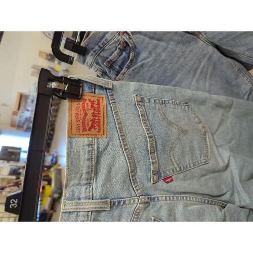 Levi's Women's Ribcage Straight Ankle. Size 31