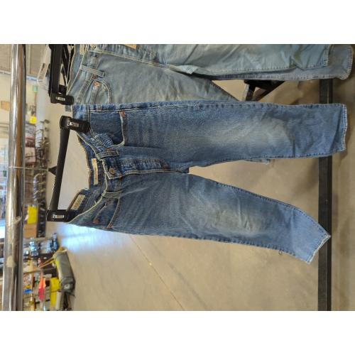 Levi's Women's Ribcage Straight Jeans. Size 27