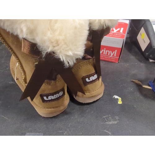 Size 8C Color brown fur lined Boots For kids