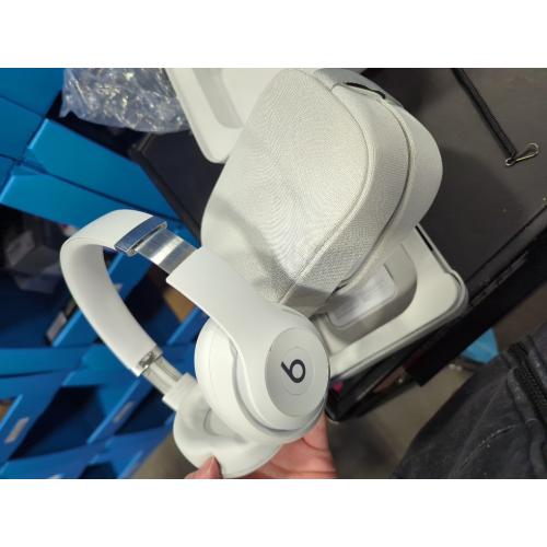 Beats Studio Pro - Premium Wireless Over-Ear Headphones- Up to 40-Hour Battery Life, Active Noise Cancelling, USB-C Lossless Audio, Apple & Android Compatible - Matte White