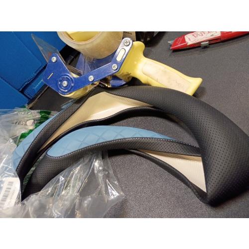 LKWLIKEI Nappa Leather Steering Wheel Cover,Elegant Diamond Checkered Design, Non-Slip wear-Resistant, Enhance Driving Comfort, Suitable for Steering Wheel Diameter 14 1/2‘-15’ Models.Black Blue