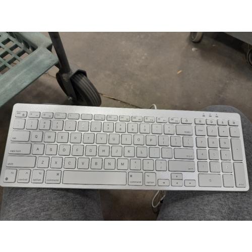 OMOTON Wired Keyboard for Mac (Model A-White) Instruction Manual