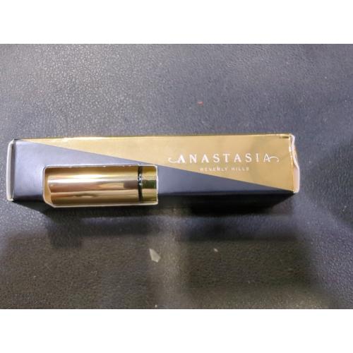 Medium Brown Anastasia Beverly Hills DIPBROW Gel Tinted Waterproof Eyebrow Gel