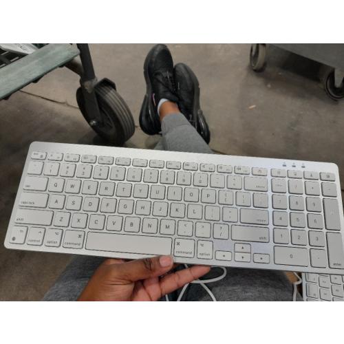 A1243) Apple Slim Wired Keyboard w/ Numeric Keypad - MB110LL/B