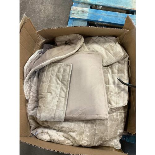 RECYCO 108 x 96 in Luxury Velvet Quilt Set King Size Bedding Sets, Ultra Soft Velvet Comforter Set, Lightweight Channel Box Stitch Oversized Bedspread Coverlet for All Season, with 2 Shams, Mocha Brown