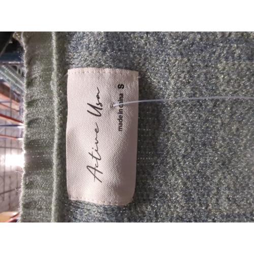 Size Small Active USA green cropped cardigan