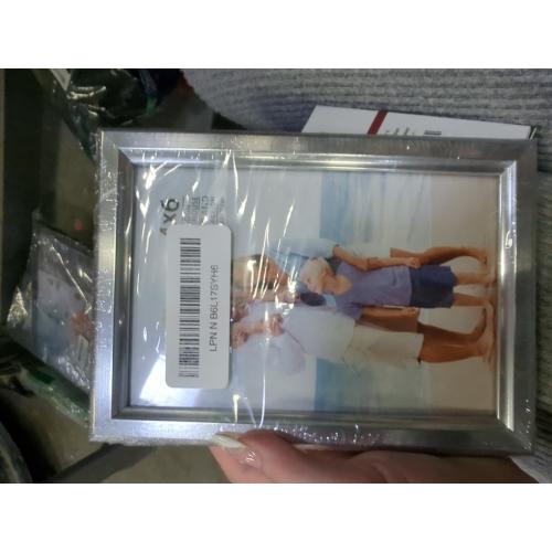 4x6 Silver Picture Frame - Distinguished Edging for Classic Style