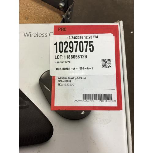 Microsoft Wireless Comfort Desktop 5050 - USB Wireless RF Keyboard - USB Wireless RF BlueTrack Mouse - 16 Hot Keys - Scroll Wheel