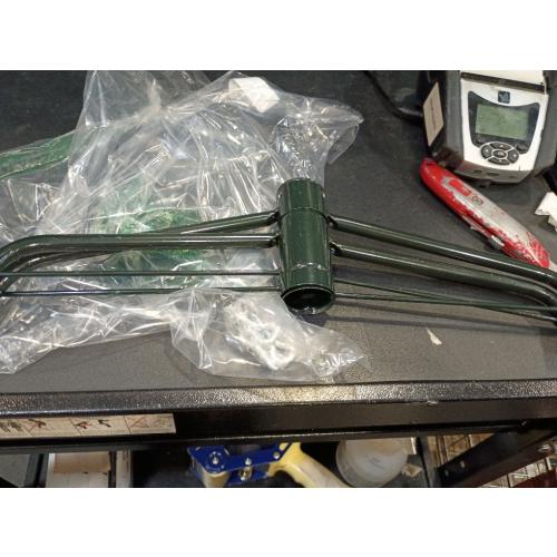 Christmas Tree Bracket Iron,Christmas Holiday Metal Bracket Rubber Pad with Thumb Screw(40cm Green).