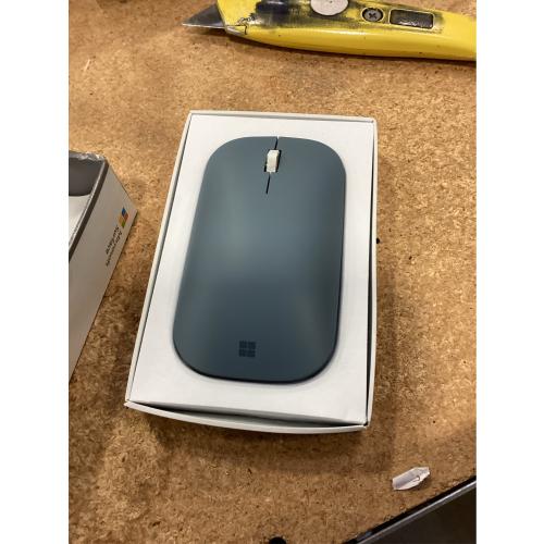 Microsoft Surface Mobile Mouse Ice Blue - Wireless - Bluetooth - Seamless scrolling - Light & portable - BlueTrack enabled