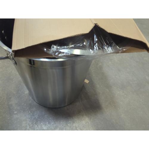 Stainless Steel Stockpot, 42 Quart Large Cooking Pots, Cookware Sauce Pot with Strainer, Lid, and Handle, Heavy Duty Commercial Grade Stock Pot, Sanding Treatment, for Large Groups Events Silver
