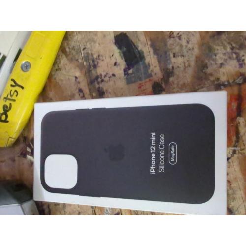 Apple iPhone 13 mini/iPhone 12 mini Silicone Case with MagSafe - Black