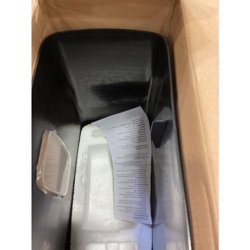 Insignia™ - 6-Sheet Crosscut Shredder - Black