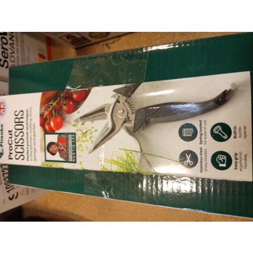 Piranha pro cut scissors and classy cutter