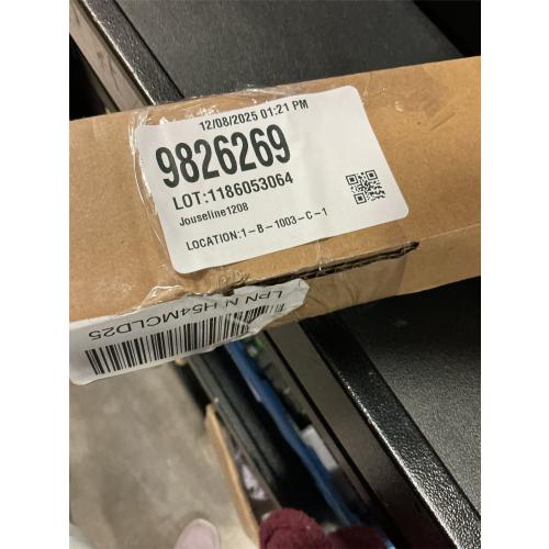 Floating Frame for 24x30 Canvas Paintings with 0.6-0.8 Deep, DIY Metal Canvas Floater Frames for Abstract Art Prints Family Wedding Portraits, Gallery Wall Art Decor, No Glass & Back (Silver)