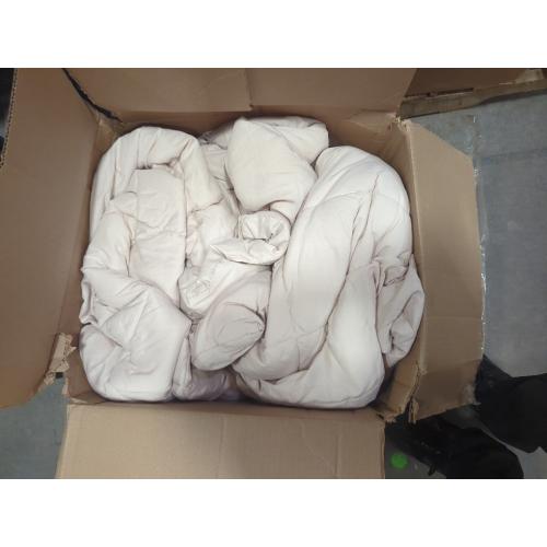 Size Large Color beige  Comforter