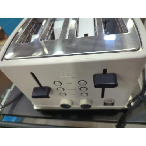 4-Slice Toaster with Extra Wide Slots - Bella PRO Oatmilk