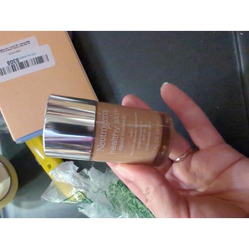 Soft Beige 50 Neutrogena Healthy Skin Liquid Makeup, Natural Tan 100, 1 fl. oz