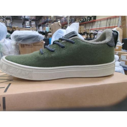 Size men's 4.5, woman 6.Globe Men's Motley Lyt Skateboarding Shoe