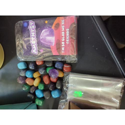 Valentine‘s Gifts for Kids, 28 Pack Valentines Cards with Rocks Bulk, Crystal Gems Minerals Rocks Collection Kit, Exchange Card for Girls Boys School Classroom Party Favors