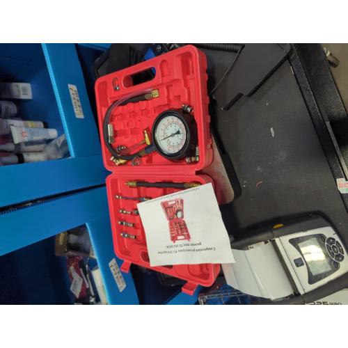 0-140PSI Fuel Injector Injection Pump Pressure Tester, Fuel Pressure Tester Kit, Universal Fuel Pump Pressure Tester Gasoline Car Truck Motorcycle Diagnostic Tool