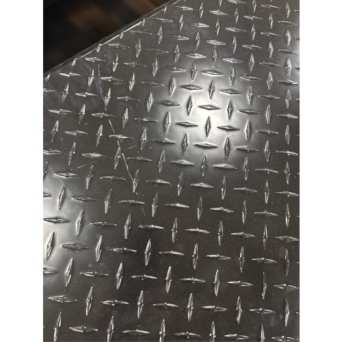 CRAFTSMAN 61.5-in x 20-in x 13-in Matte Black Aluminum Crossover Truck Tool Box - with dents, see the pictures.